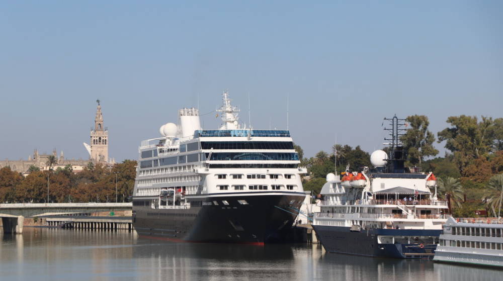 El Puerto de Sevilla acoge dos nuevos cruceros en el Muelle de las Delicias