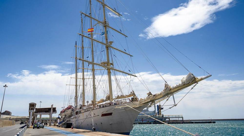 El crucero “Star Clipper” hace su primera escala en el puerto de Almería
