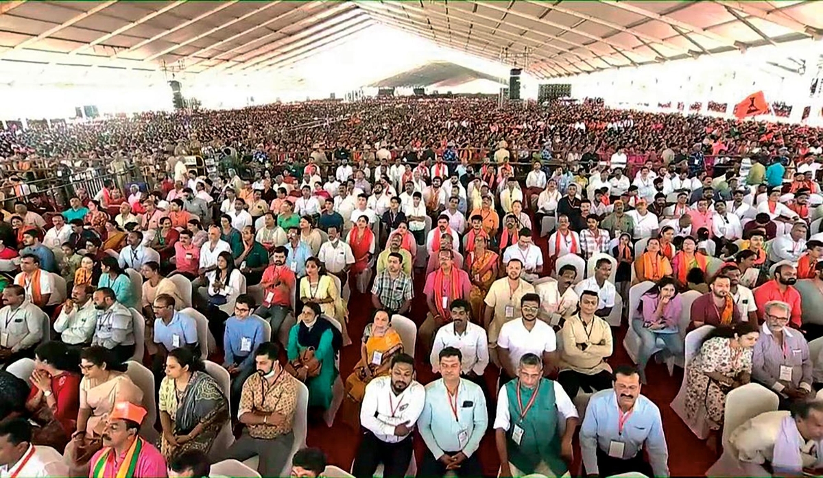Asistentes al acto de colocación de primera piedra de los trabajos de modernización del Puerto de Mangalore. $!Asistentes al acto de colocación de primera piedra de los trabajos de modernización del Puerto de Mangalore.