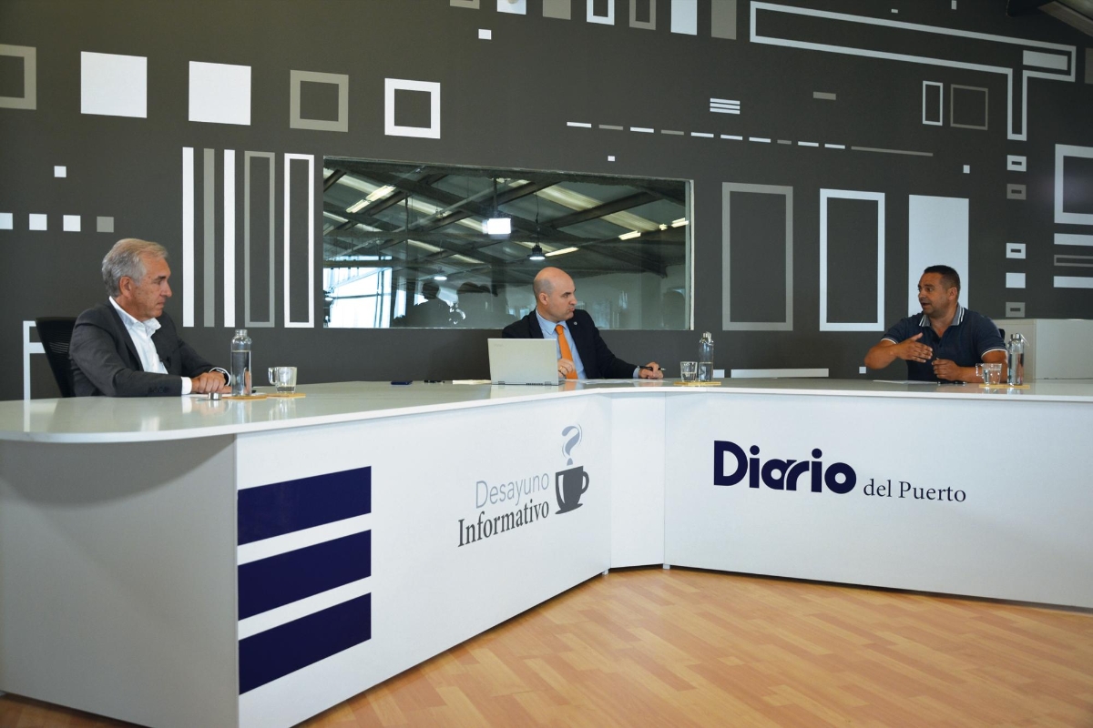 Un momento del webinario celebrado ayer en las instalaciones de Diario del Puerto. Foto R.T. $!Un momento del webinario celebrado ayer en las instalaciones de Diario del Puerto. Foto R.T.