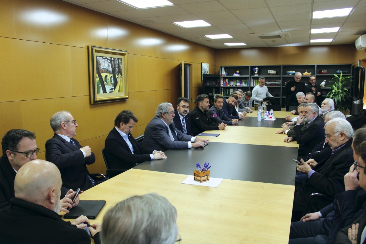 Representantes de las empresas y de los trabajadores del sector de la estiba del Puerto de Barcelona durante el acto de la firma del nuevo Convenio Colectivo. Foto: J.P. $!Representantes de las empresas y de los trabajadores del sector de la estiba del Puerto de Barcelona durante el acto de la firma del nuevo Convenio Colectivo. Foto: J.P.