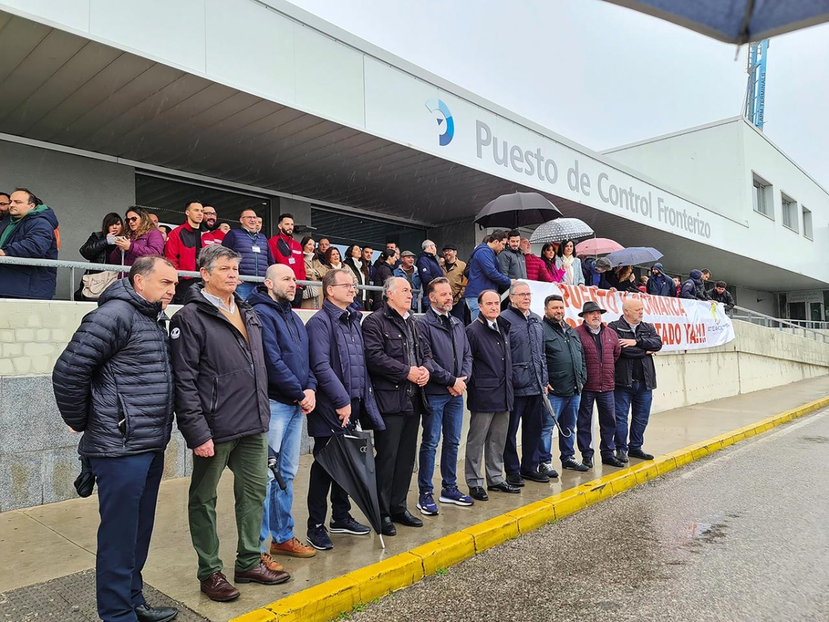 Manifestación frente al PCF de Algeciras en protesta por los servicios prestados, una situación generalizada en otros muchos PCF de España. $!Manifestación frente al PCF de Algeciras en protesta por los servicios prestados, una situación generalizada en otros muchos PCF de España.