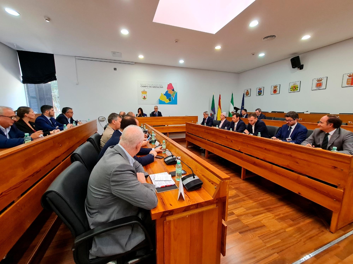 Reunión de la secretaria de Estado con los alcaldes de la mancomunidad del Campo de Gibraltar. $!Reunión de la secretaria de Estado con los alcaldes de la mancomunidad del Campo de Gibraltar.
