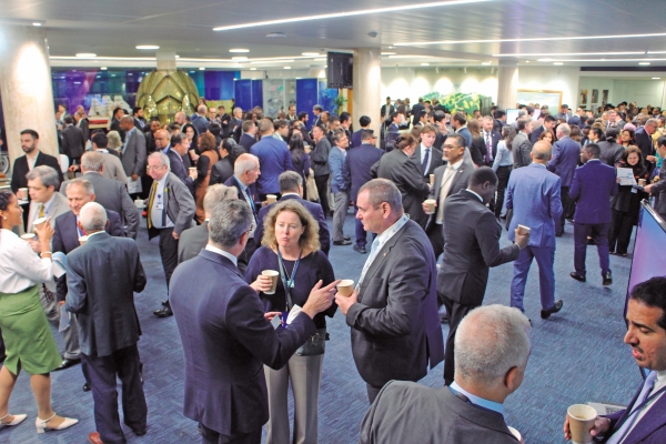 Los delegados del Comité de Protección del Medio Marítimo de la IMO intercambian impresiones durante un receso. Foto J.P. $!Los delegados del Comité de Protección del Medio Marítimo de la IMO intercambian impresiones durante un receso. Foto J.P.