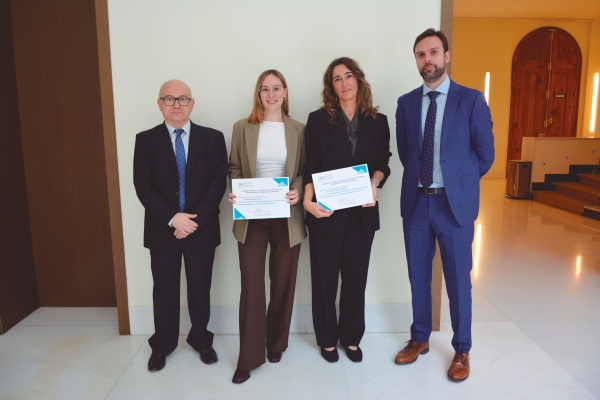 Vicente Pallardó, director de la Cátedra Valenciaport; María Ballester, Cristina Esparis y Aurelio Acedo, director general de la APV. Foto J.C.P. $!Vicente Pallardó, director de la Cátedra Valenciaport; María Ballester, Cristina Esparis y Aurelio Acedo, director general de la APV. Foto J.C.P.