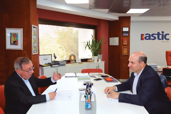 José Luis Olivella, presidente de ASTIC, durante la entrevista, junto a Miguel Jiménez, director de Diario del Puerto. $!José Luis Olivella, presidente de ASTIC, durante la entrevista, junto a Miguel Jiménez, director de Diario del Puerto.