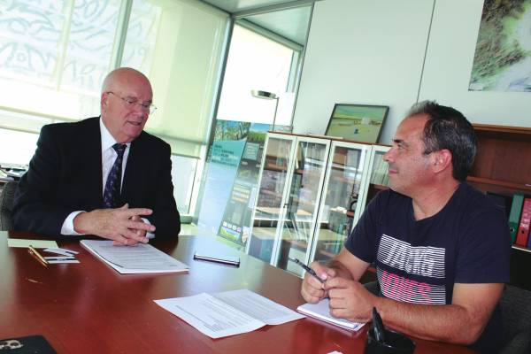 $!Manuel Ríos junto a Juan Carlos Palau, redactor de Diario del Puerto. Foto F.V.
