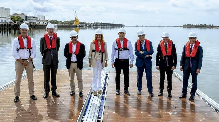 El presidente de la Autoridad Portuaria de Huelva, Alberto Santana, y la alcaldesa de la ciudad, Pilar Miranda, han realizado hoy una visita a las obras.