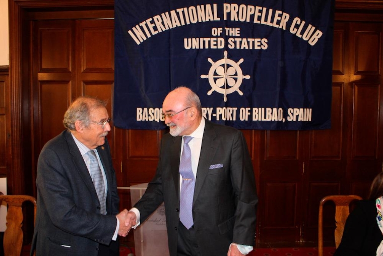 Gerardo Tiedemann (izquierda), cedió el testigo de la presidencia a José Luis Grijalvo. Foto J.P. $!Gerardo Tiedemann (izquierda), cedió el testigo de la presidencia a José Luis Grijalvo. Foto J.P.