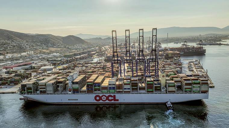 El “OOCL Piraeus”, uno de los mayores portacontenedores del mundo. hizo escala en Pireo el pasado 10 de julio.