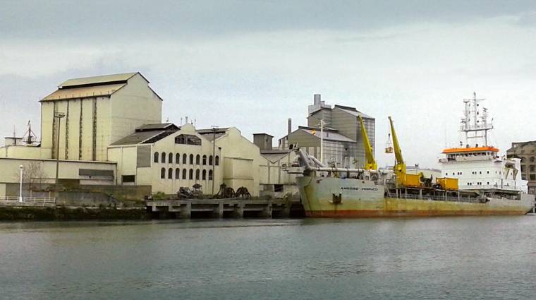 Imagen de archivo del Muelle de Zorroza, en Bilbao, con las empresas SADER y Profersa, del Grupo Agaleus. Foto J.P.