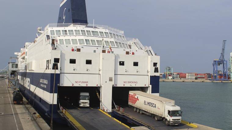 El tribunal considera como presencia el tiempo en que un conductor acompaña al camión transportado en un buque.