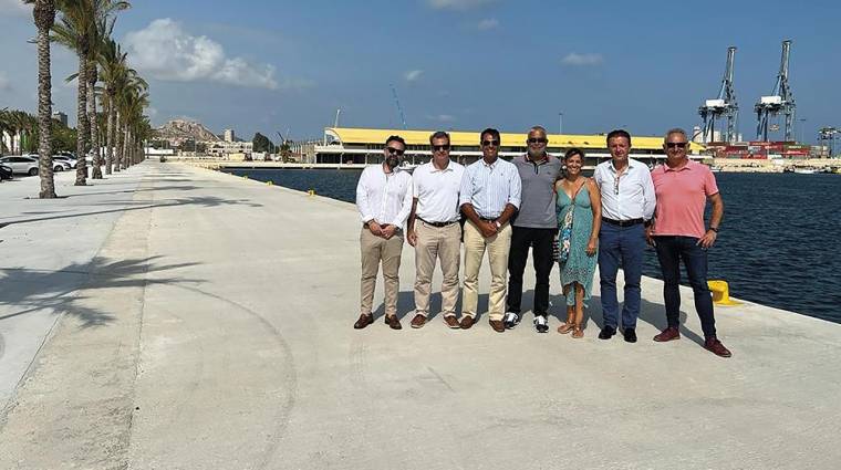 Representantes de Hub Portuario de Alicante y CHM durante su visita a las obras.