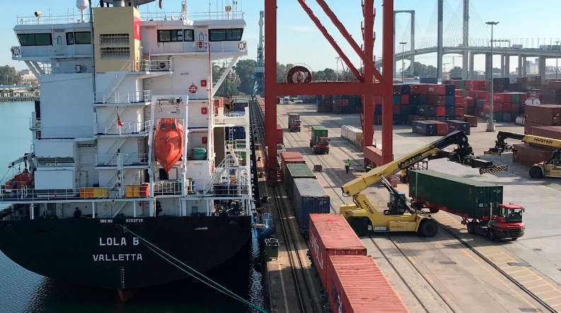 Adif licita las obras del nuevo acceso ferroviario al Puerto de Sevilla Adif licita las obras del nuevo acceso ferroviario al Puerto de Sevilla