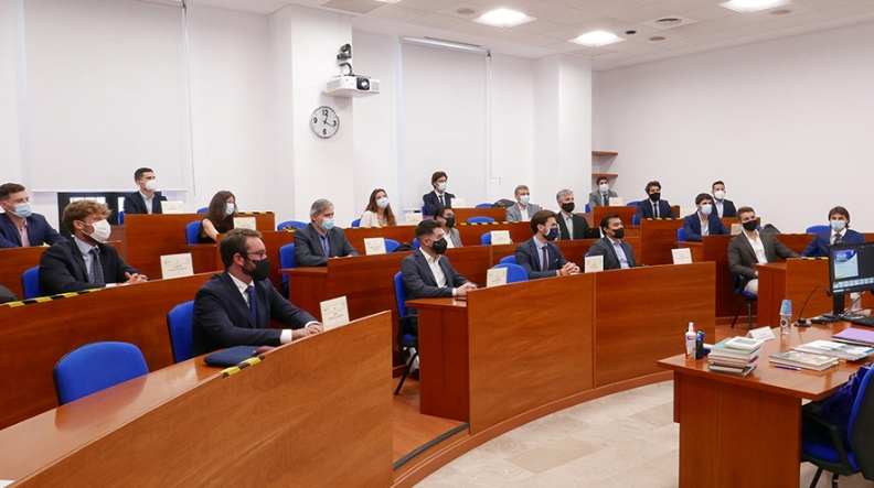 Abiertas las inscripciones para el Máster en Gestión Portuaria y Transporte Intermodal de la APV Abiertas las inscripciones para el Máster en Gestión Portuaria y Transporte Intermodal de la APV