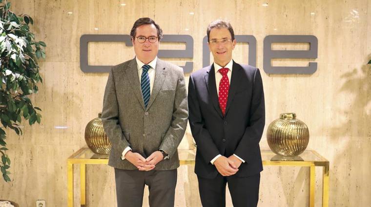 Antonio Garamendi, presidente de Confederación Española de Organizaciones Empresariales (CEOE) y Miguel Borrás, director general de DHL Express España.
