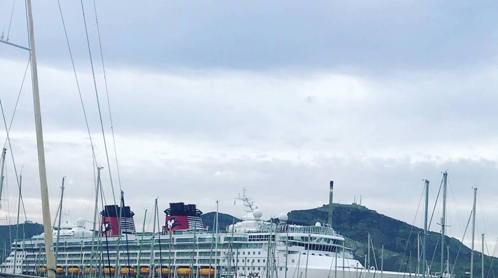 La naviera de cruceros Disney se estrena en el Puerto de Cartagena