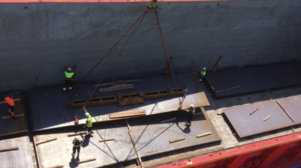 Berg&eacute; coordina una operativa de exportaci&oacute;n de acero desde el Puerto de Bayona