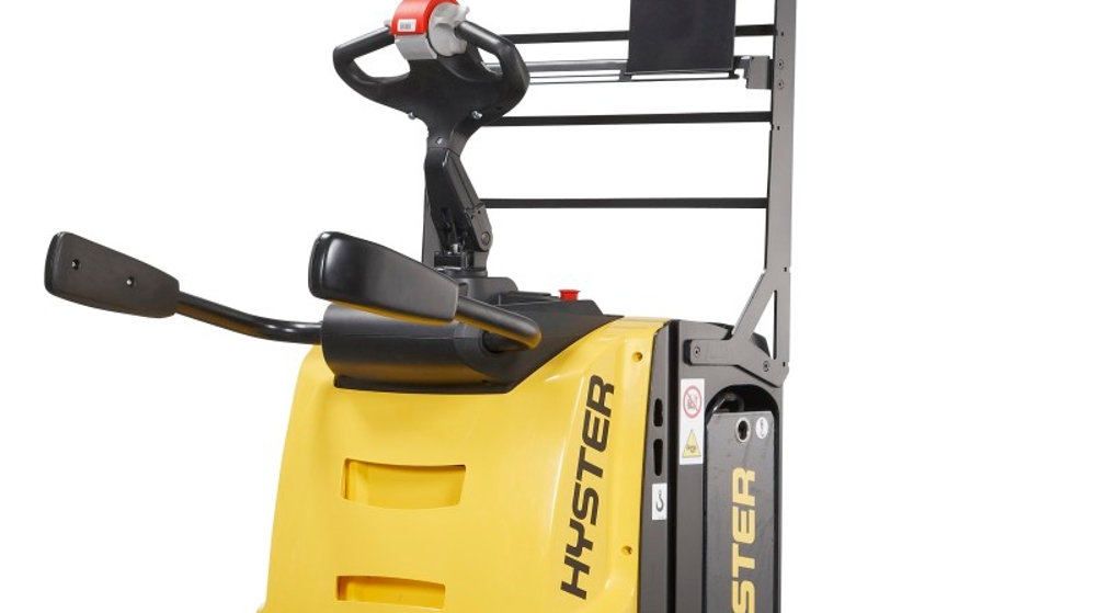 Hyster Europe lanza una transpaleta con plataforma y opci&oacute;n de bater&iacute;a de iones de litio