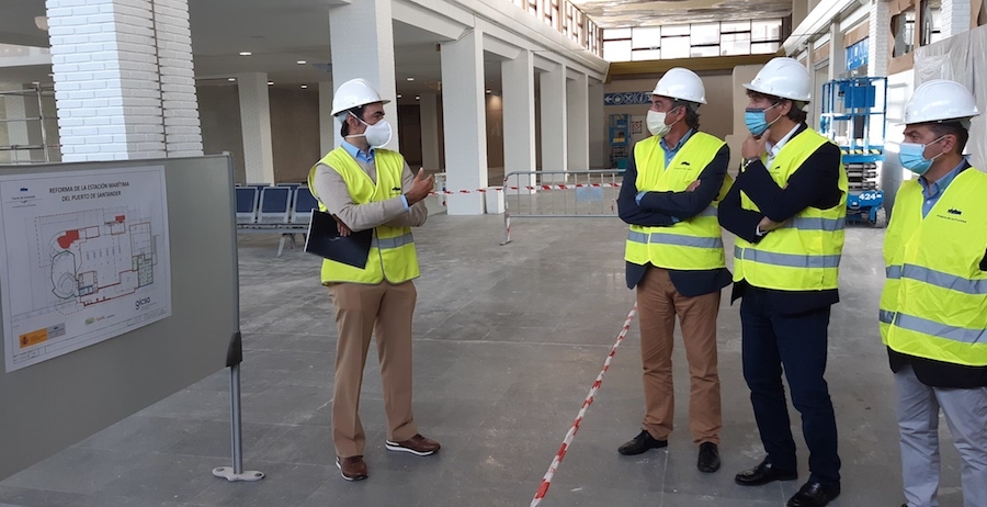 Desde la izquierda: Jos&eacute; Mar&iacute;a Mier, director obra APS ; consejero de Innovaci&oacute;n, Industria, Transporte y Comercio, Francisco Mart&iacute;n; presidente de la Autoridad Portuaria de Santander (APS), Jaime Gonz&aacute;lez y director de la APS, Santiago D&iacute;az Fraile.