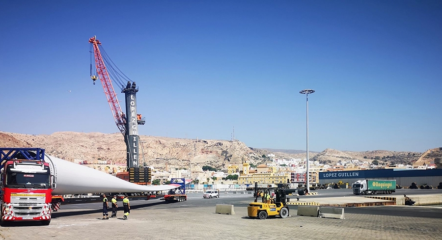 El Puerto de Almer&iacute;a recibe un nuevo env&iacute;o de palas e&oacute;licas que se exportar&aacute;n a Alemania