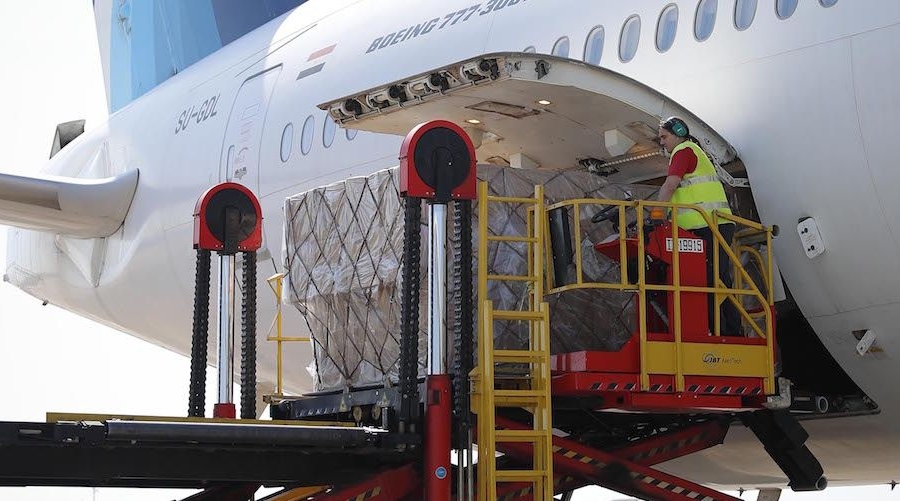 El aumento del tráfico entre Barajas y Estambul no compensa el desplome de la carga aérea con Doha