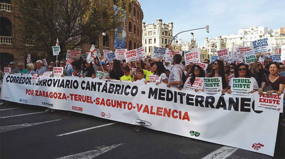 La ciudad de Valencia acoge una manifestaci&oacute;n a favor del corredor Sagunto-Teruel-Zaragoza