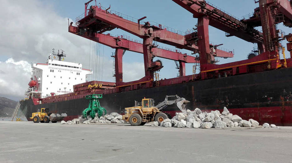 El Puerto Exterior de Ferrol acoge el embarque de 41.000 toneladas de piedra local para exportaci&oacute;n