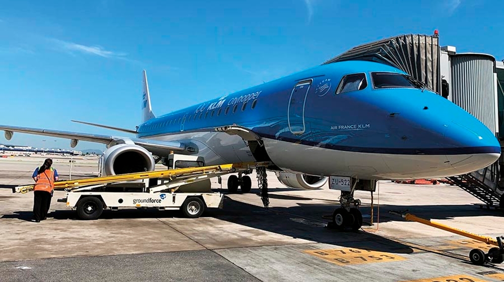 Las aerol&iacute;neas restablecen gradualmente sus vuelos comerciales