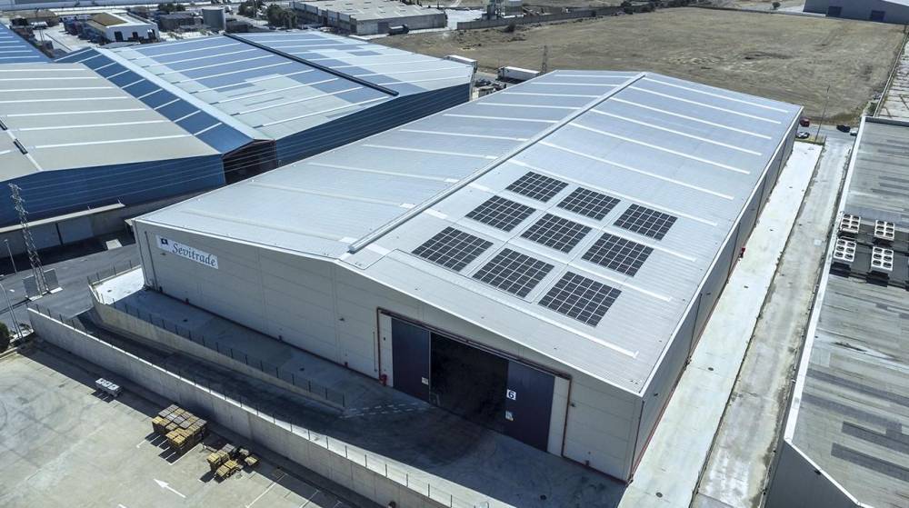Sevitrade instala 216 paneles fotovoltaicos en su centro logístico de La Isla