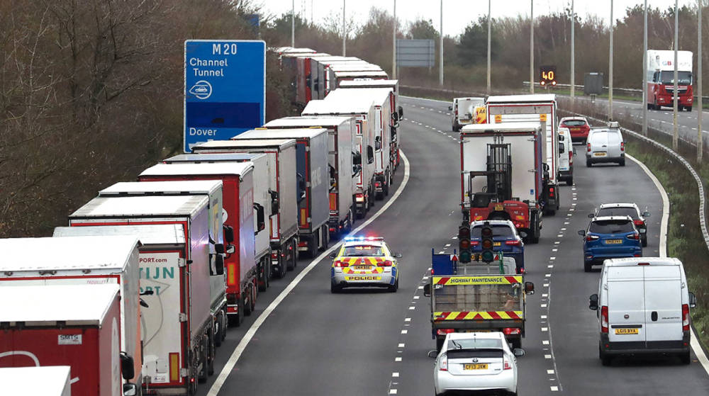 La IRU negocia la salida de los conductores atrapados en la frontera Francia-Reino Unido