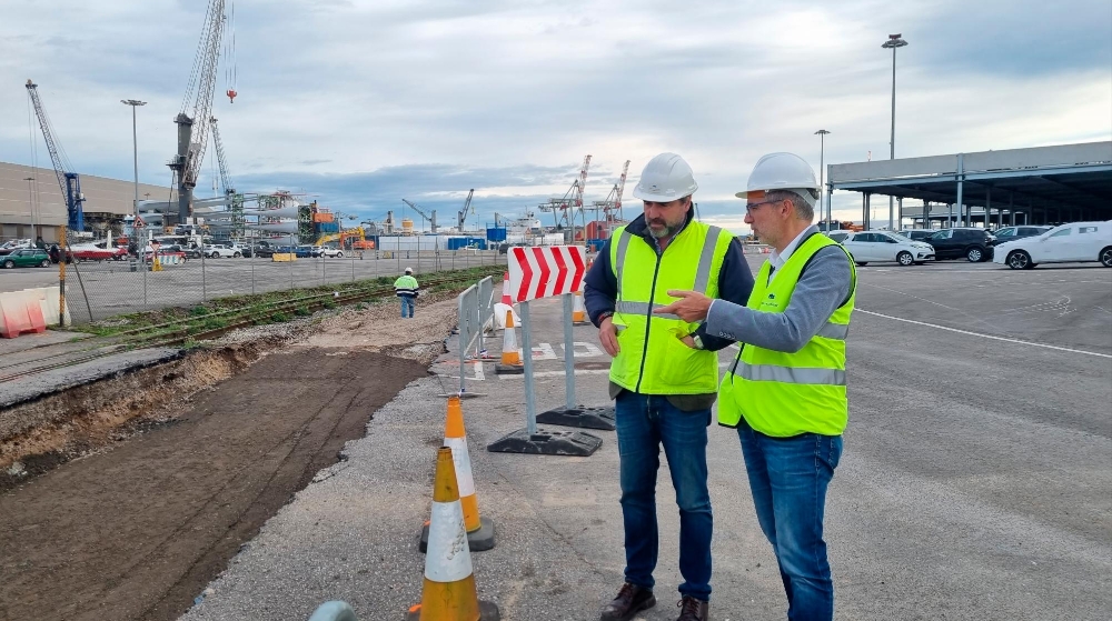 La AP de Santander avanza en la renovación de la vía norte de tren en el Espigón Central de Raos