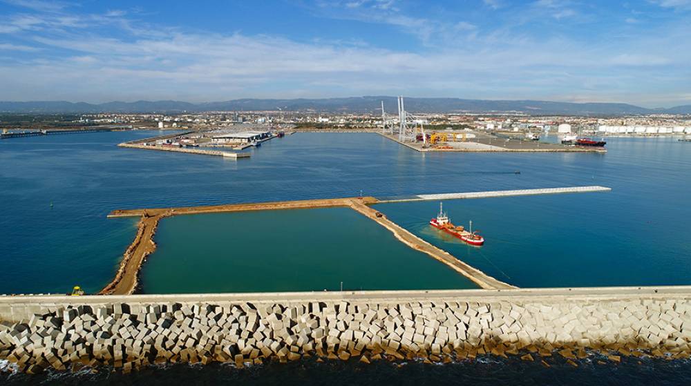 El Moll de Balears de Tarragona cierra su dique norte antes de iniciar el dragado