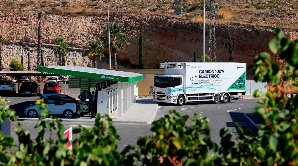 Iberdrola y Disfrimur inician las pruebas con dos eléctricos Scania en el Corredor Mediterráneo