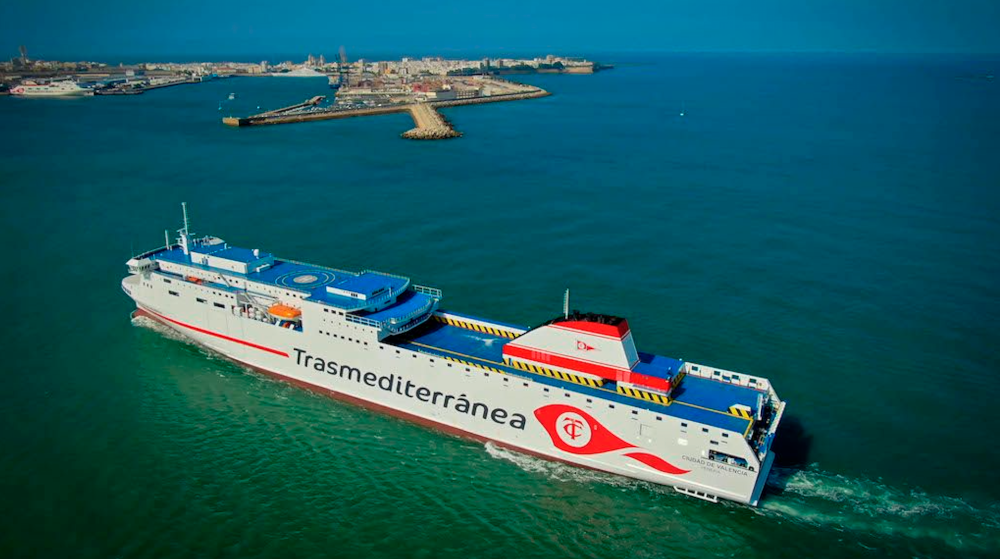 El ferry “Ciudad de Valencia” cumple dos años en la línea Cádiz-Canarias