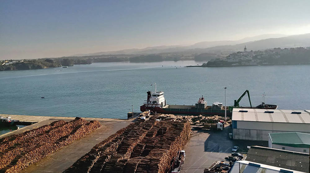Los puertos de A Mari&ntilde;a aumentan el tr&aacute;fico de madera de enero a abril