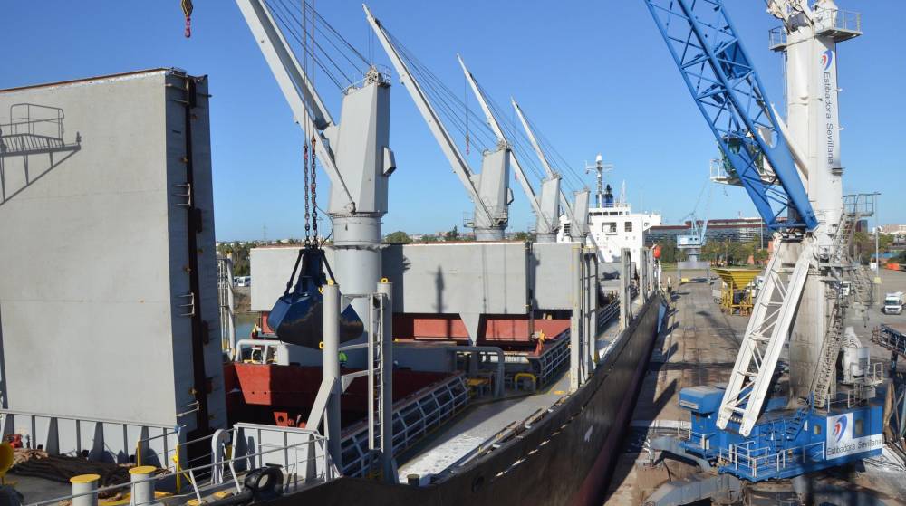 El buque “Lord Nelson” testa la capacidad del Puerto de Sevilla para grandes operativas
