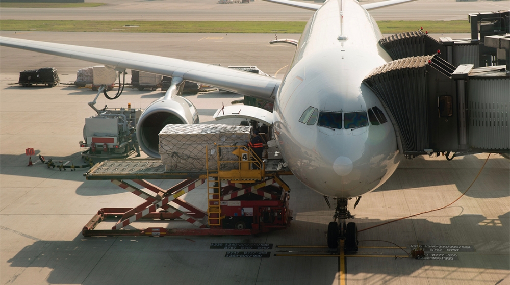 La carga a&eacute;rea sigue bajo los efectos del Covid y cae un 28,3% hasta julio