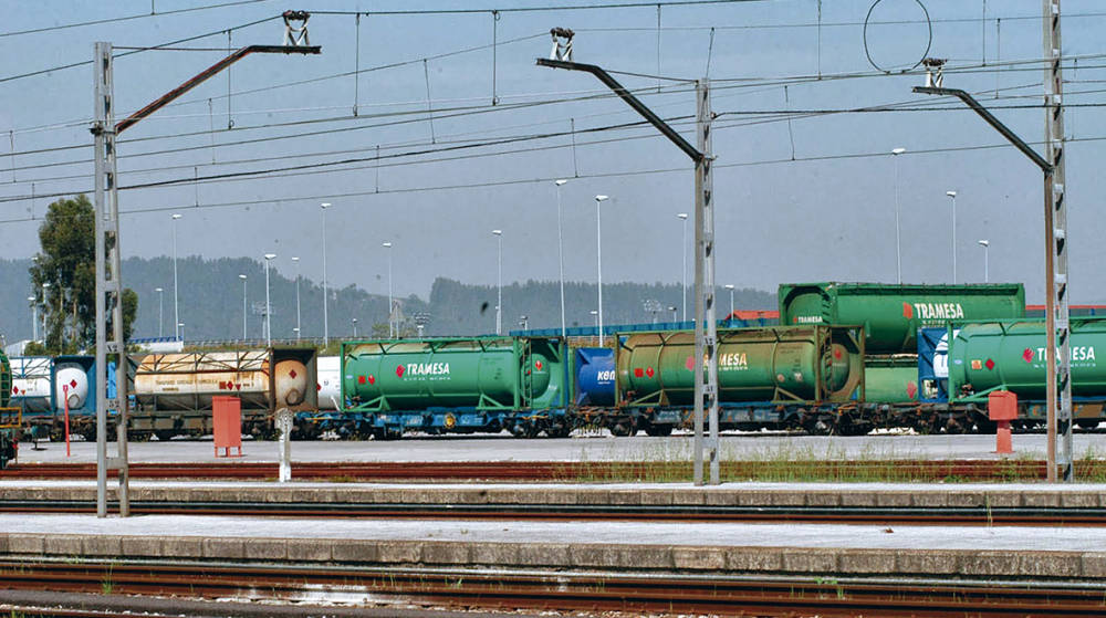 Adif acometer&aacute; las obras de mejora del ramal ferroviario que conecta la factor&iacute;a de Solvay en Torrelavega con Sierrapando