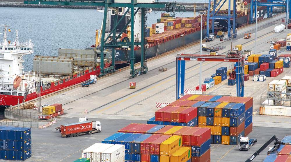 El tráfico de los puertos españoles modera su caída en el mes de octubre