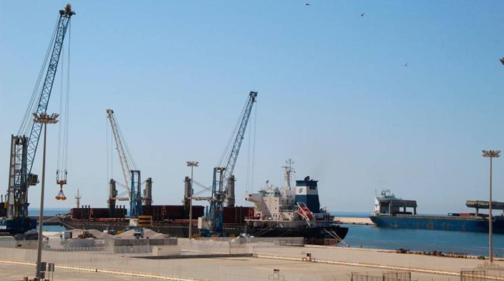 El Puerto de Motril acoge el atraque simultáneo de cuatro buques mercantes de más de 180 metros de eslora