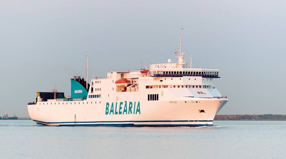 El ferry &quot;N&aacute;poles&quot; de Bale&agrave;ria se reincorpora al servicio entre Algeciras y T&aacute;nger tras el choque con un carguero