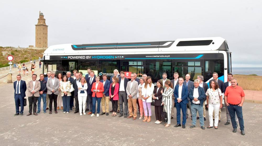 Puerto de A Coruña estrena un autobús propulsado por hidrógeno renovable