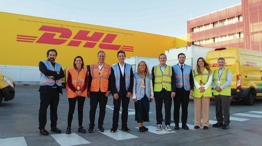 La consejera de Economía de Madrid visita el hub de DHL Express en Barajas