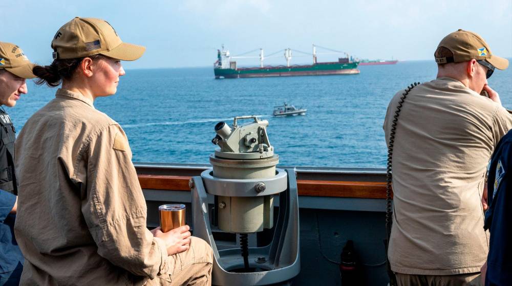 EE.UU. y Reino Unido lanzan una ofensiva para defender el comercio en el Mar Rojo