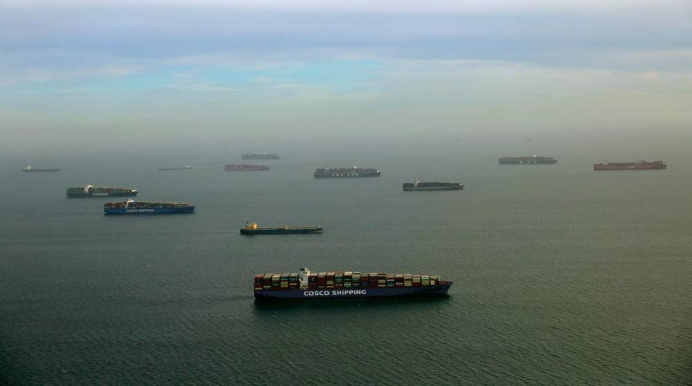 La congestión portuaria alivia su presión en la costa Oeste de EE.UU. pero amenaza a Europa