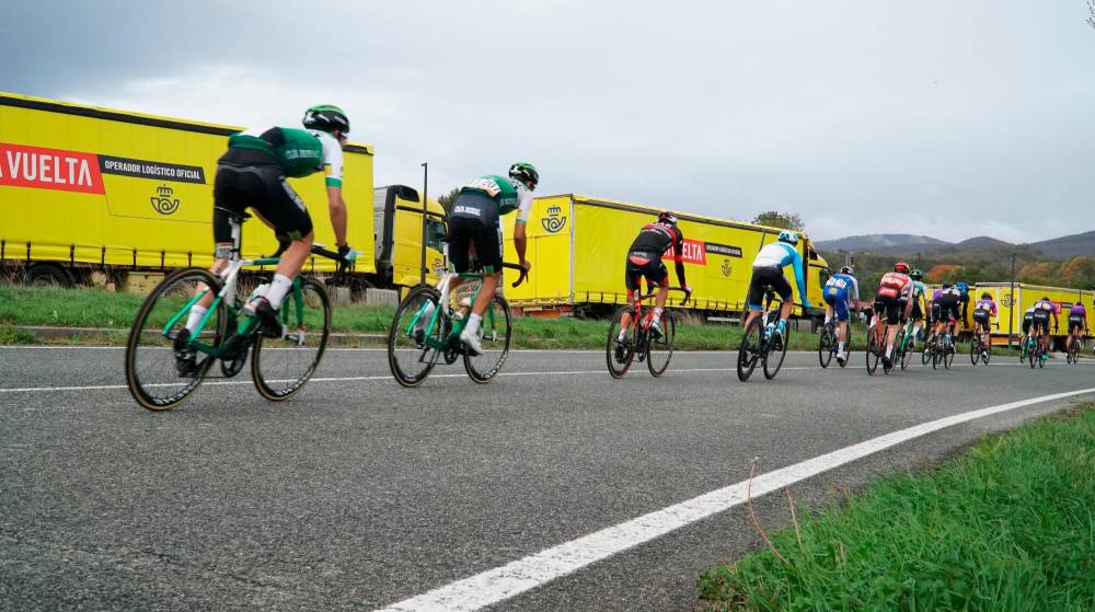 Correos desplazará 400 t de material como socio logístico oficial de la La Vuelta 22