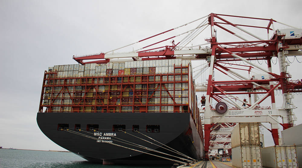 El &quot;MSC Ambra&quot;, bloqueado en Suez, opera con normalidad en el Port de Barcelona