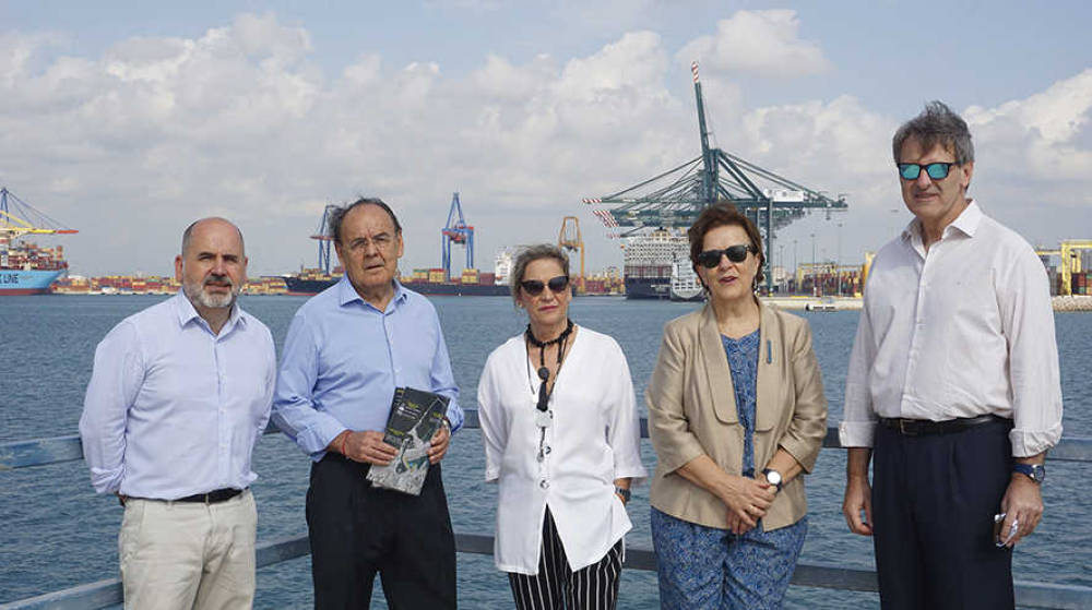Las eurodiputadas In&eacute;s Ayala e Inmaculada Rodr&iacute;guez Pi&ntilde;ero visitan el puerto de Valencia