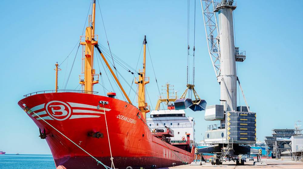 El “Ocean Legend” llega a Tarragona desde Ucrania con 5.000 toneladas de sorgo